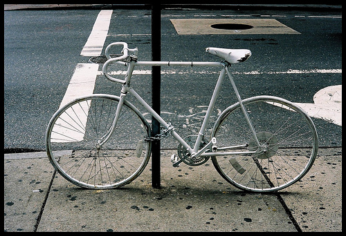 bicicleta branca.jpg